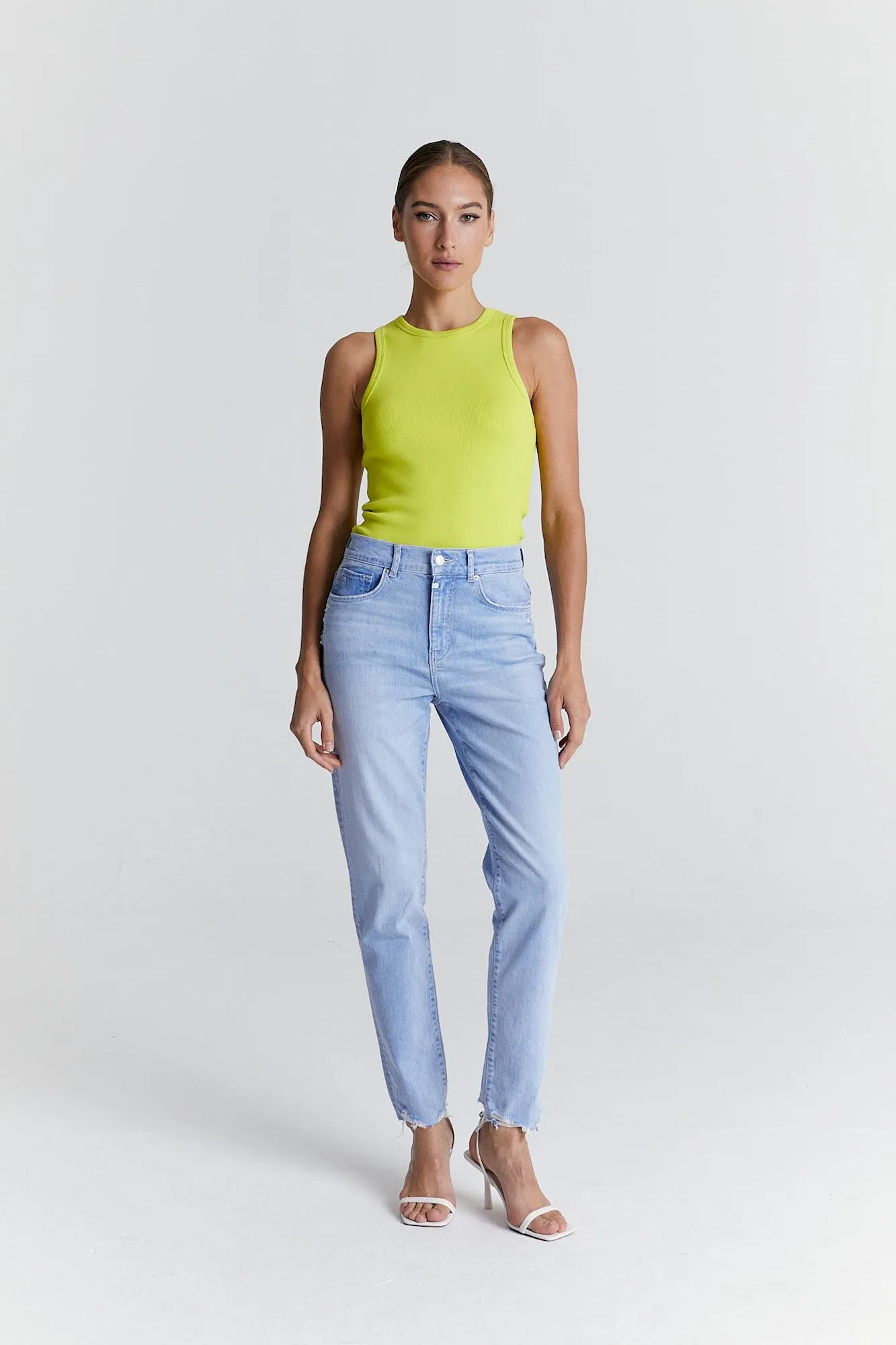 Lynn - Mid Waist 5 Pocket Mom Jeans - Bright Blue