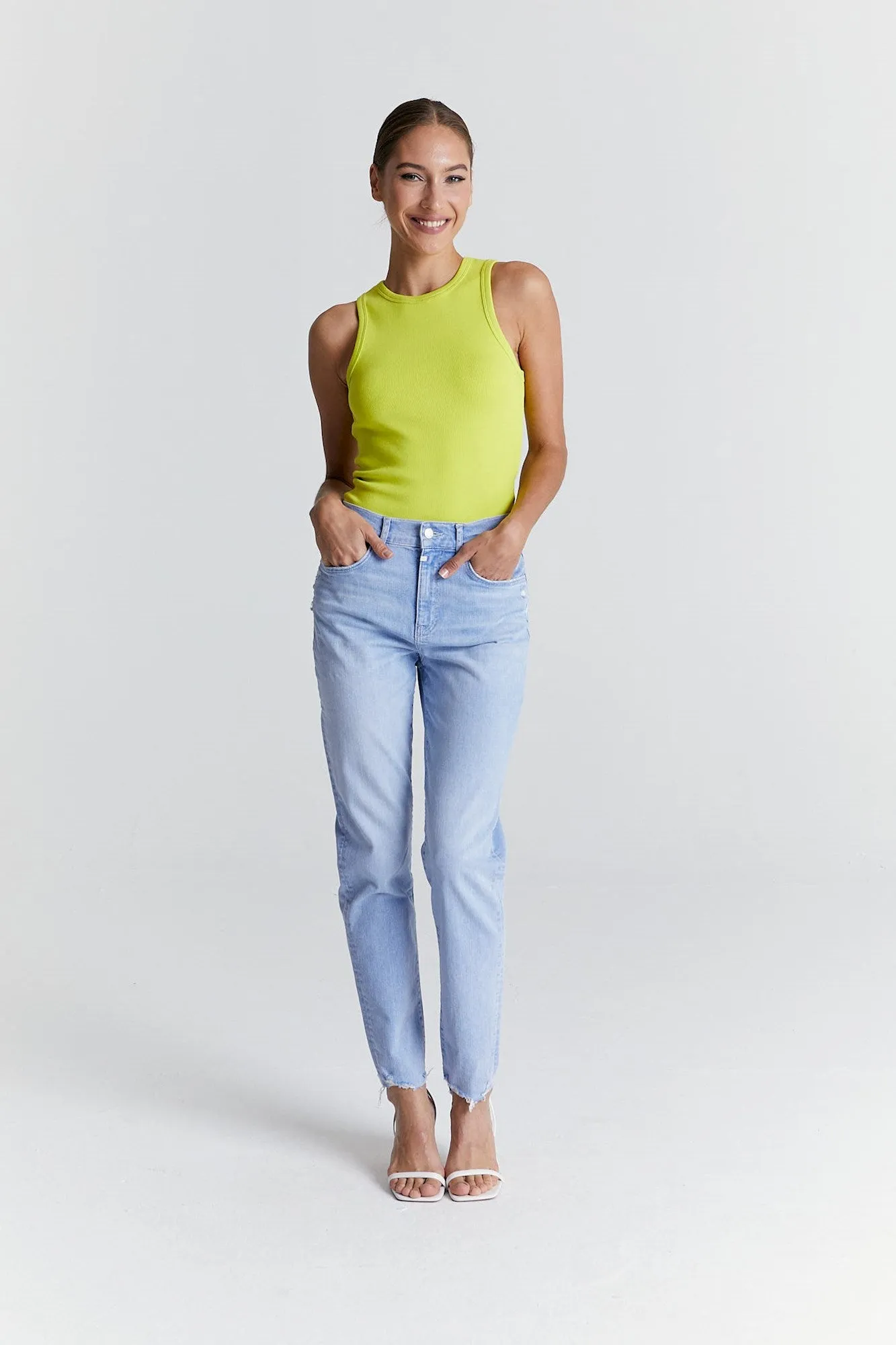 Lynn - Mid Waist 5 Pocket Mom Jeans - Bright Blue