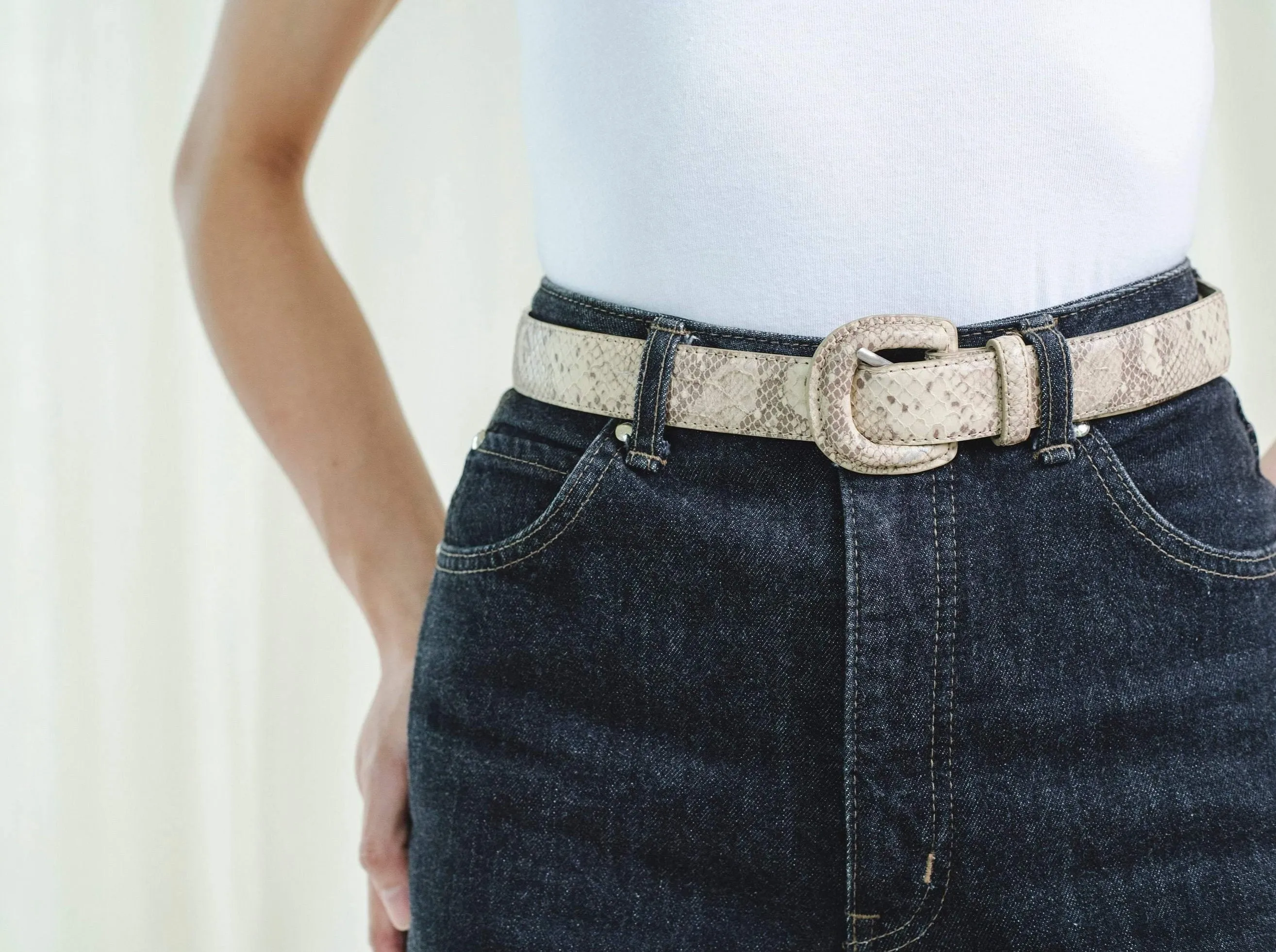 Vintage Denim Mid-Rise Black Mom Jeans